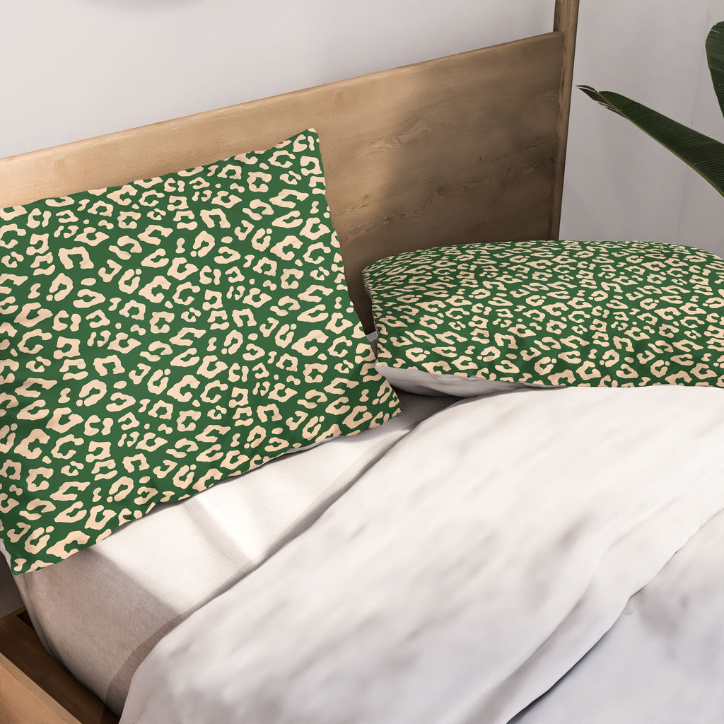 Avenie BR Cheetah Print In Green Pillow Shams