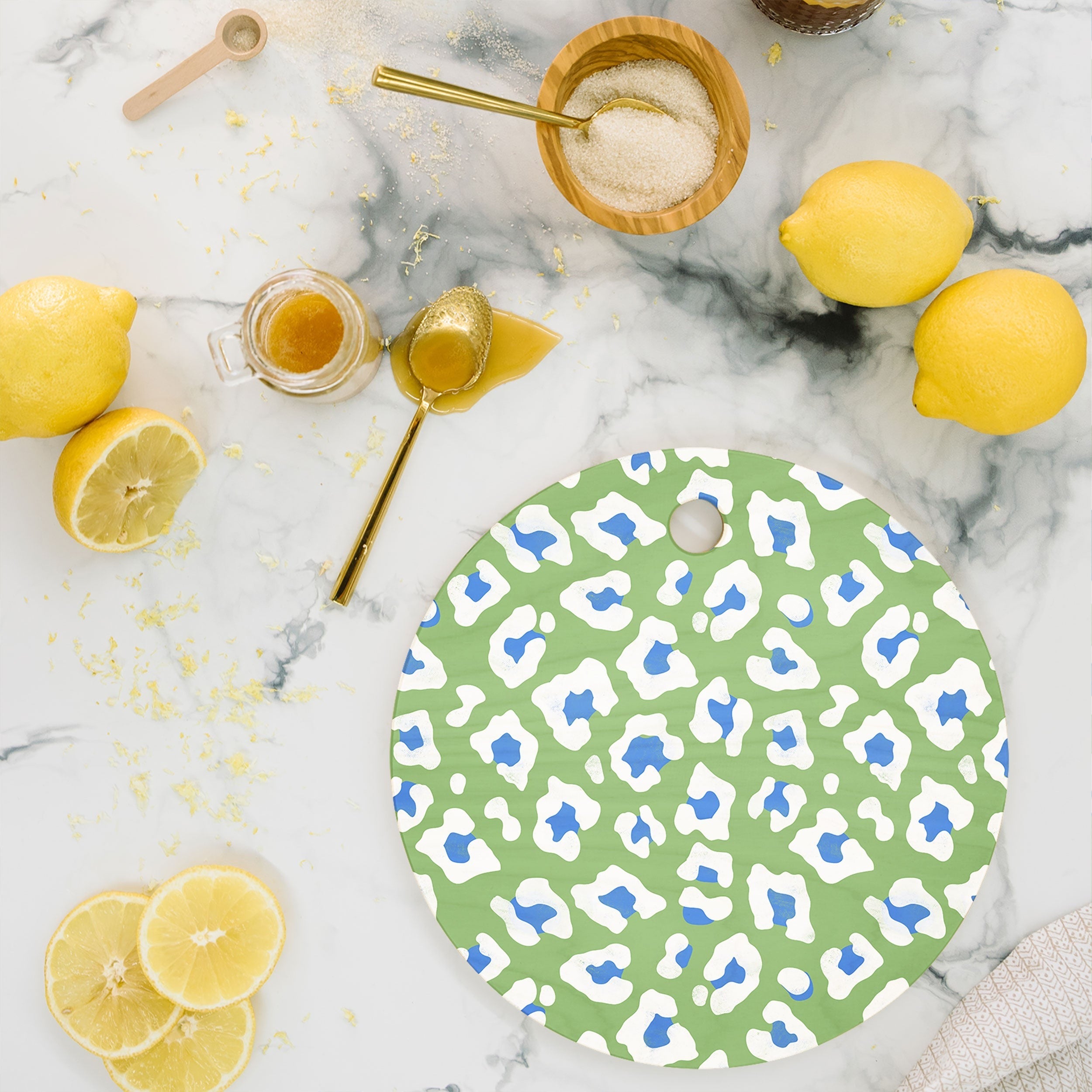 Avenie BR Cheetah Print Cutting Board Round