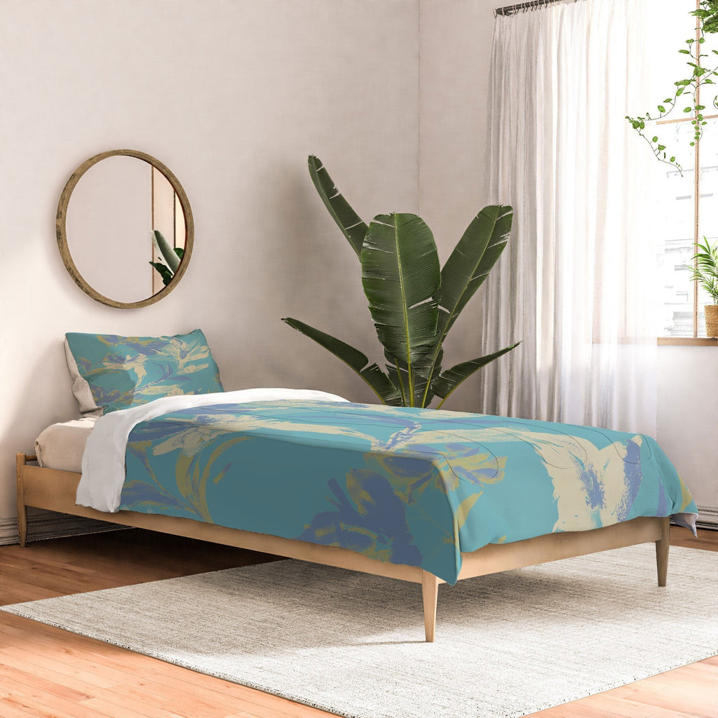 Gabriela Fuente Emma Floral Comforter