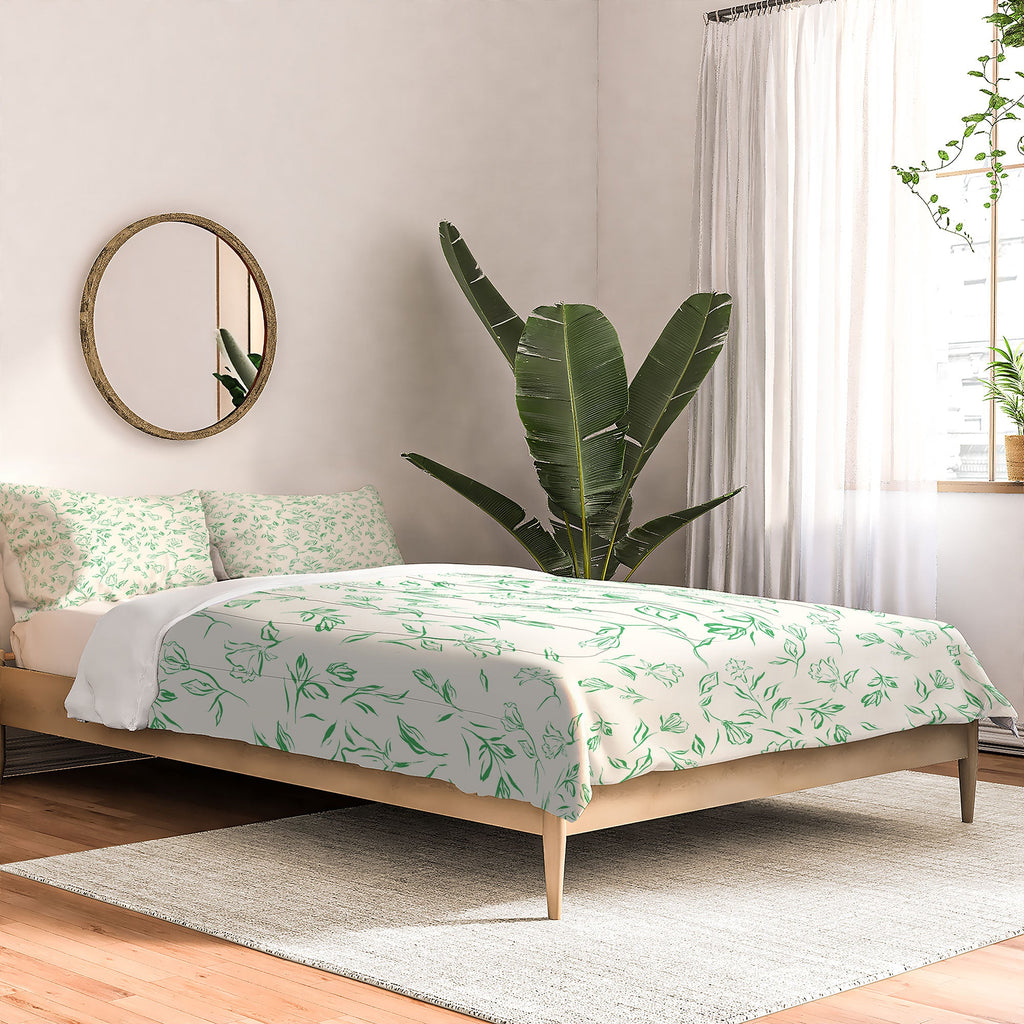 LouBruzzoni Romantic green Comforter