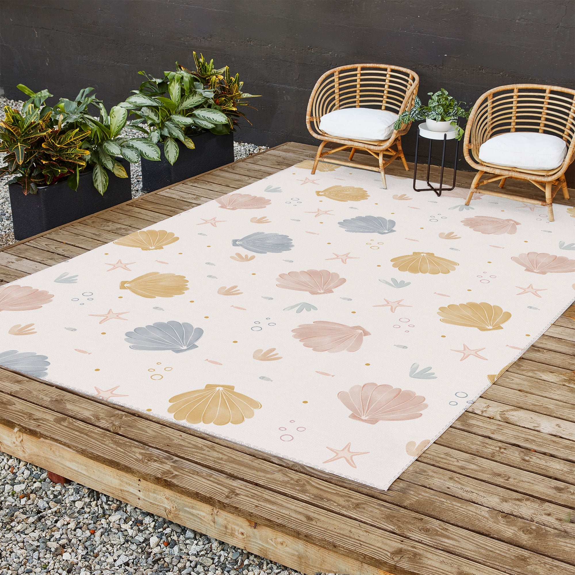 Menina Lisboa Shells and Starfish Outdoor Rug