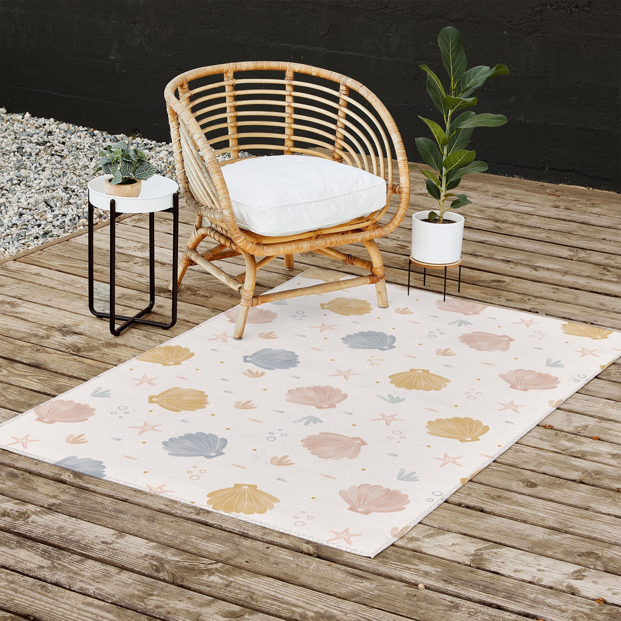 Menina Lisboa Shells and Starfish Outdoor Rug