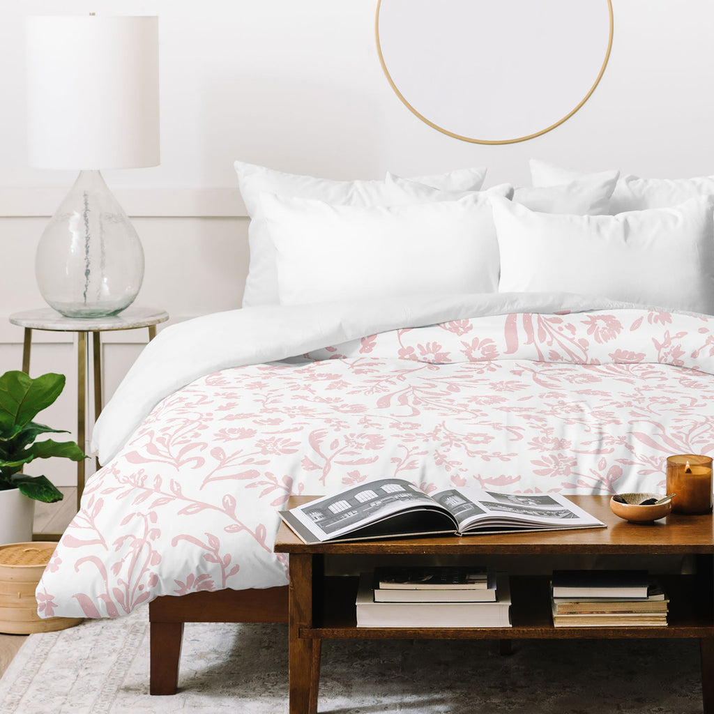 Mieken Petra Designs ditsytoilefloral pink Duvet Cover