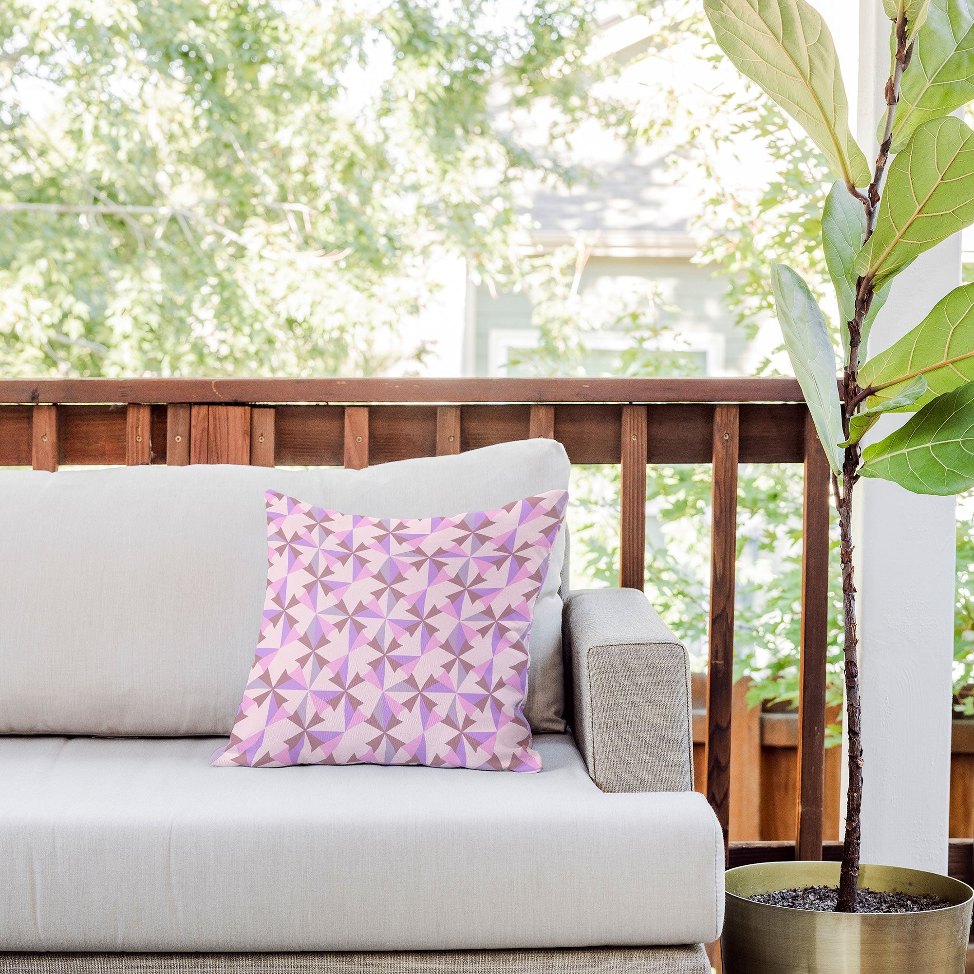 Mirimo Bosa Rosado Outdoor Throw Pillow