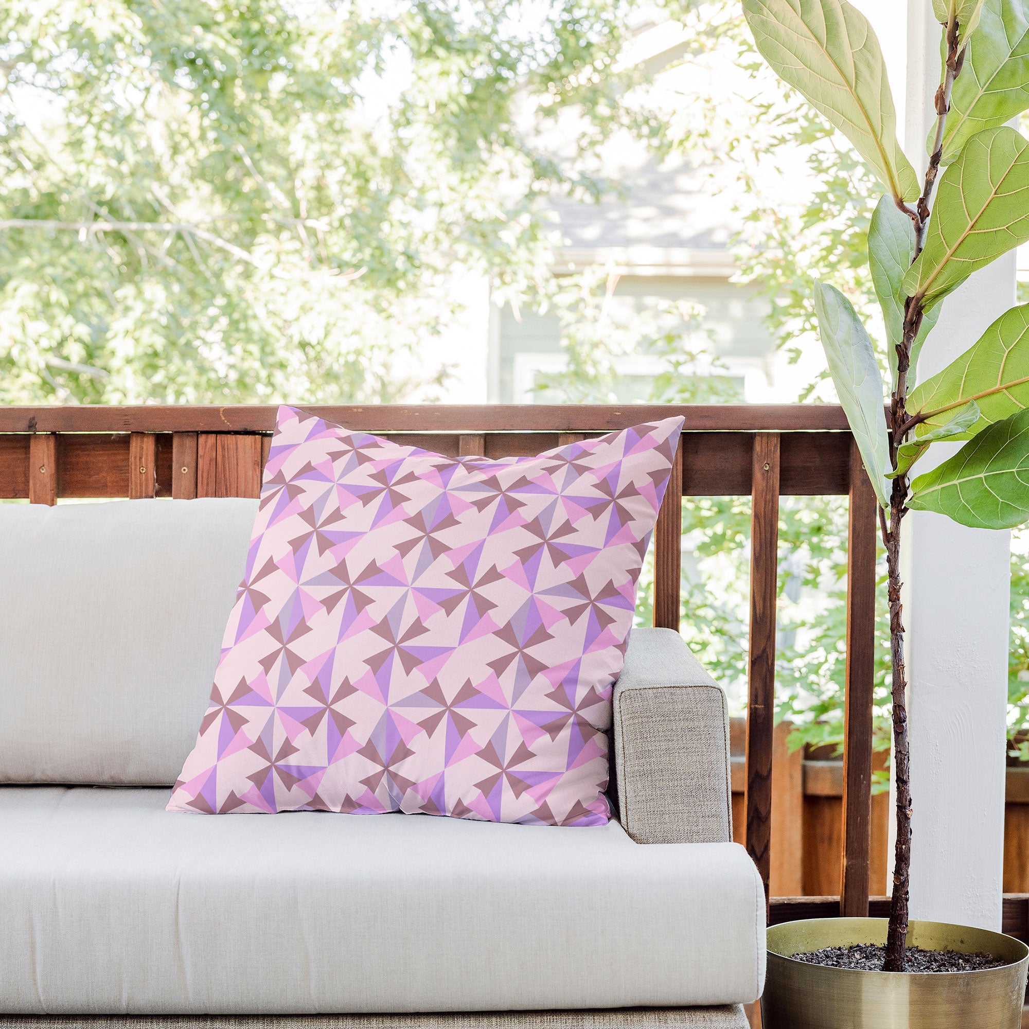 Mirimo Bosa Rosado Outdoor Throw Pillow