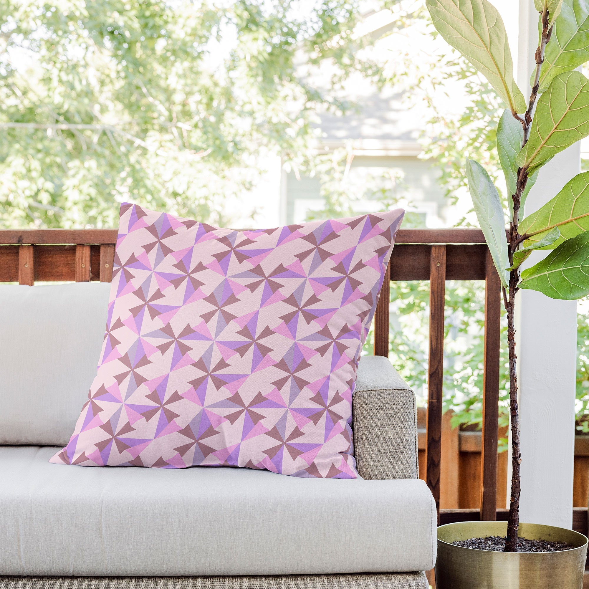 Mirimo Bosa Rosado Outdoor Throw Pillow