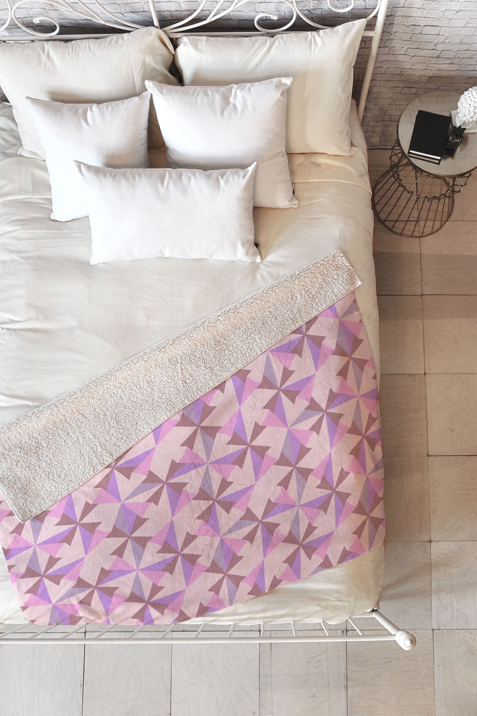 Mirimo Bosa Rosado Fleece Throw Blanket