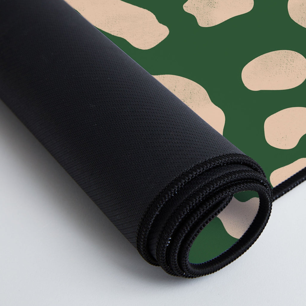 Avenie BR Cheetah Print In Green Desk Mat