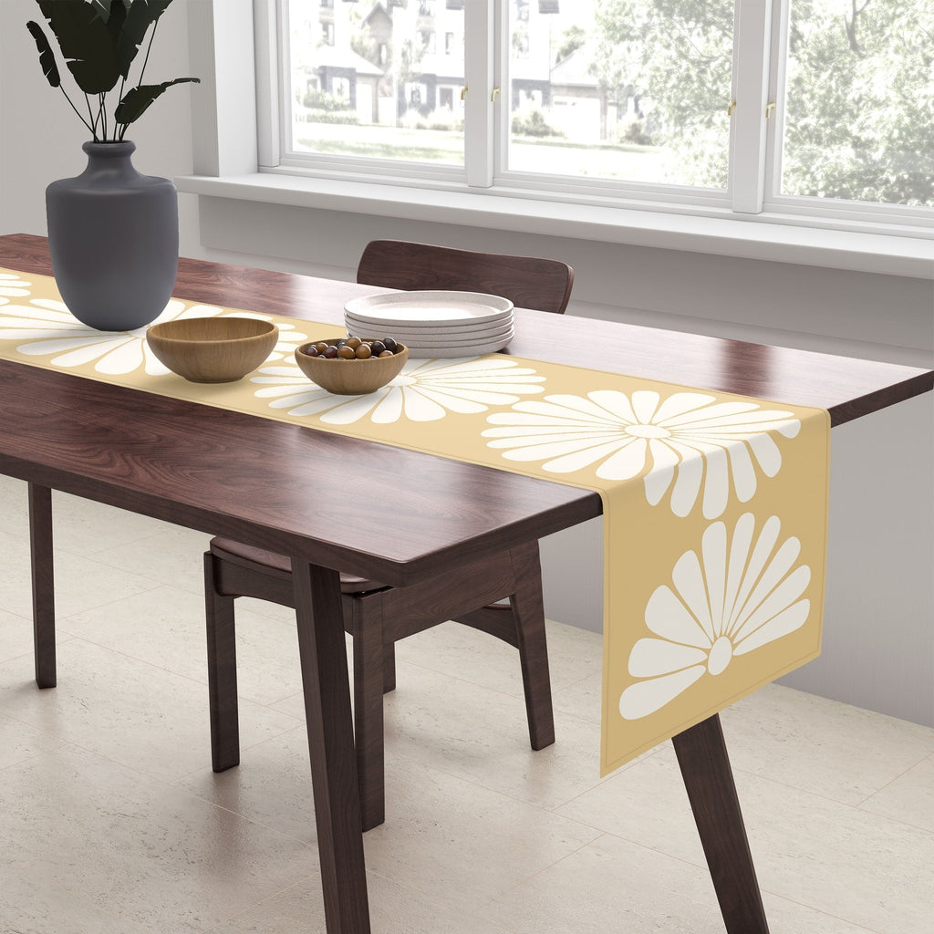 Colour Poems Retro Daisy XXIV Table Runner