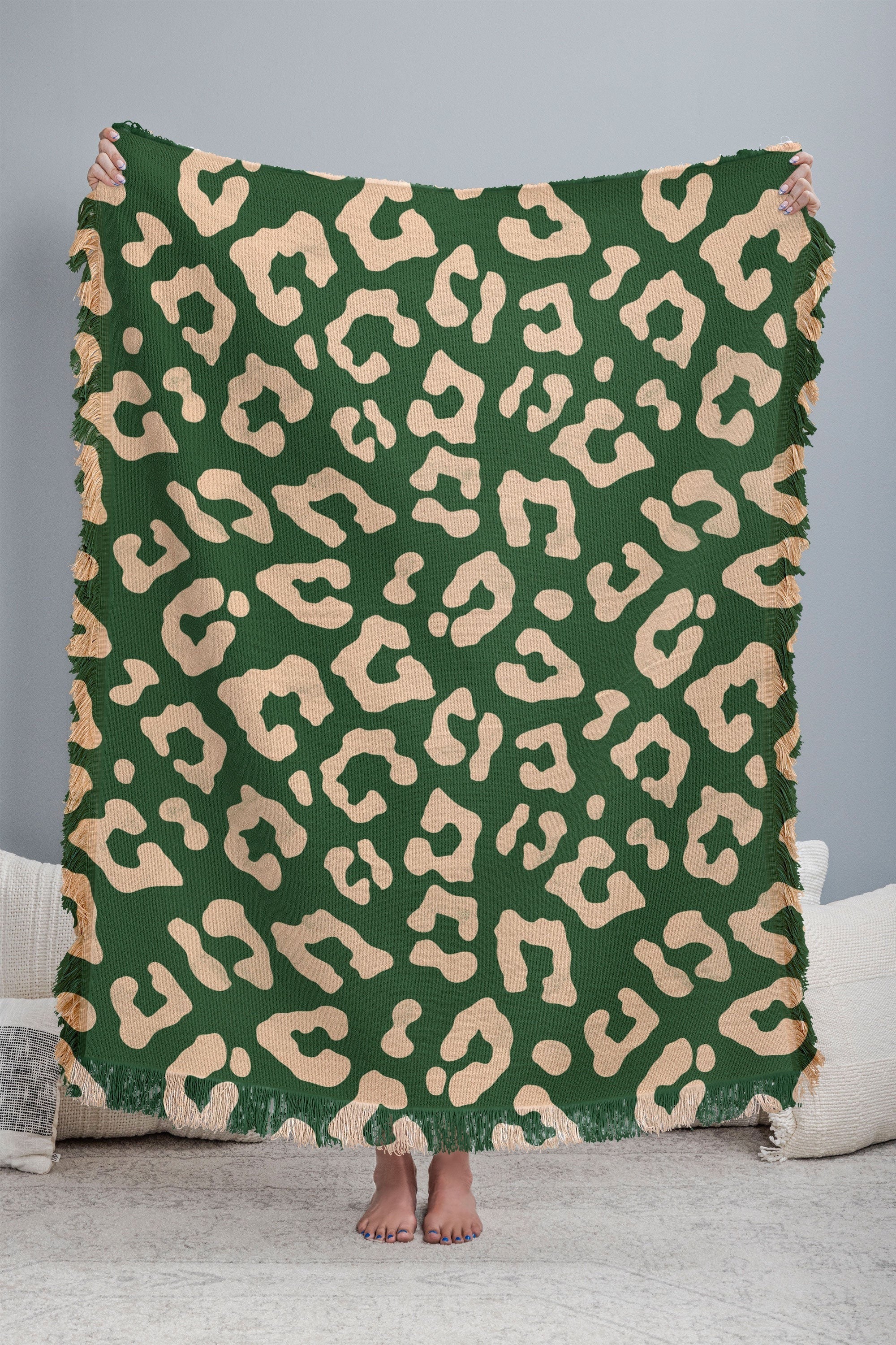 Avenie BR Cheetah Print In Green Throw Blanket