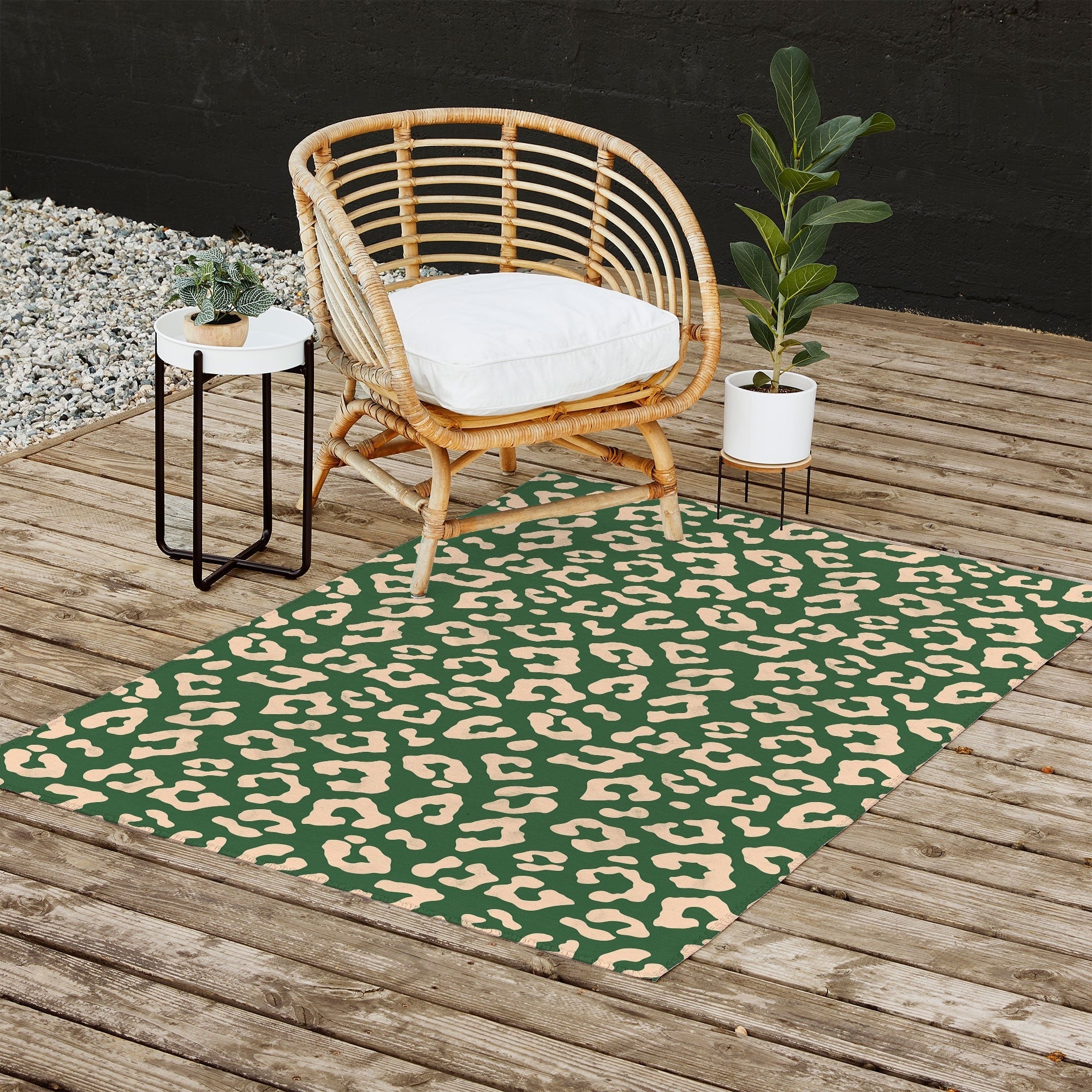 Avenie BR Cheetah Print In Green Outdoor Rug