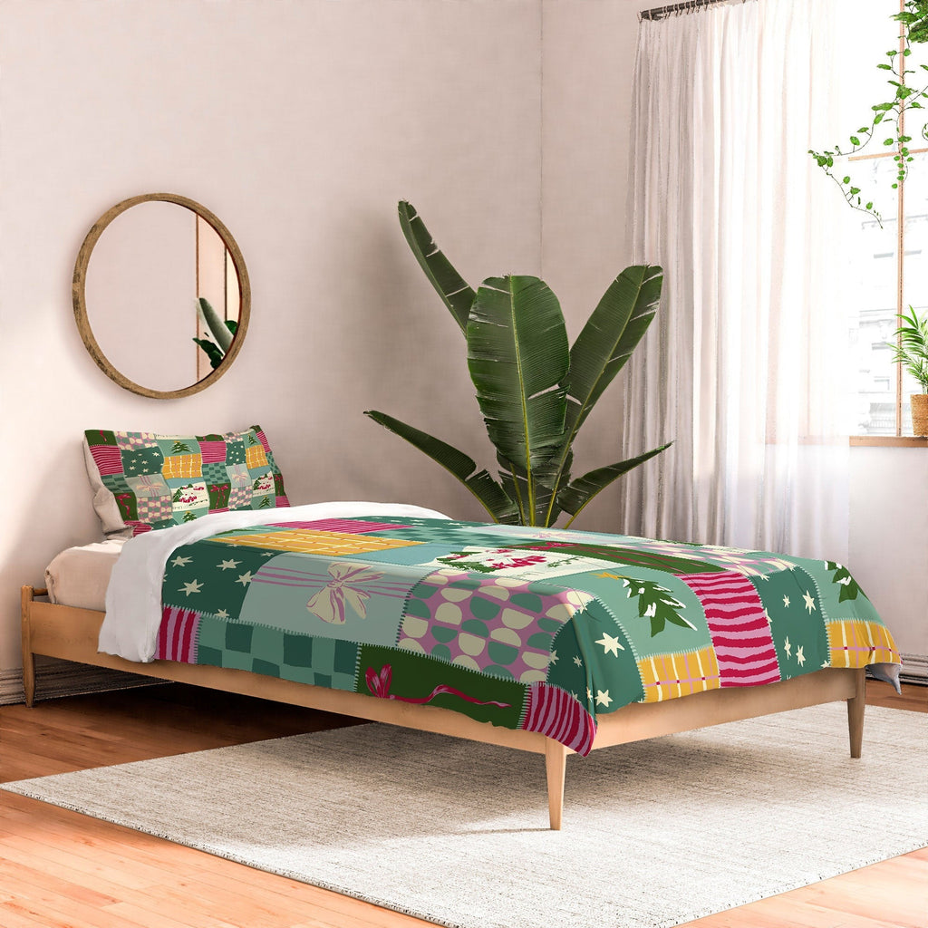 LouBruzzoni Cozy Christmas Patchwork Comforter
