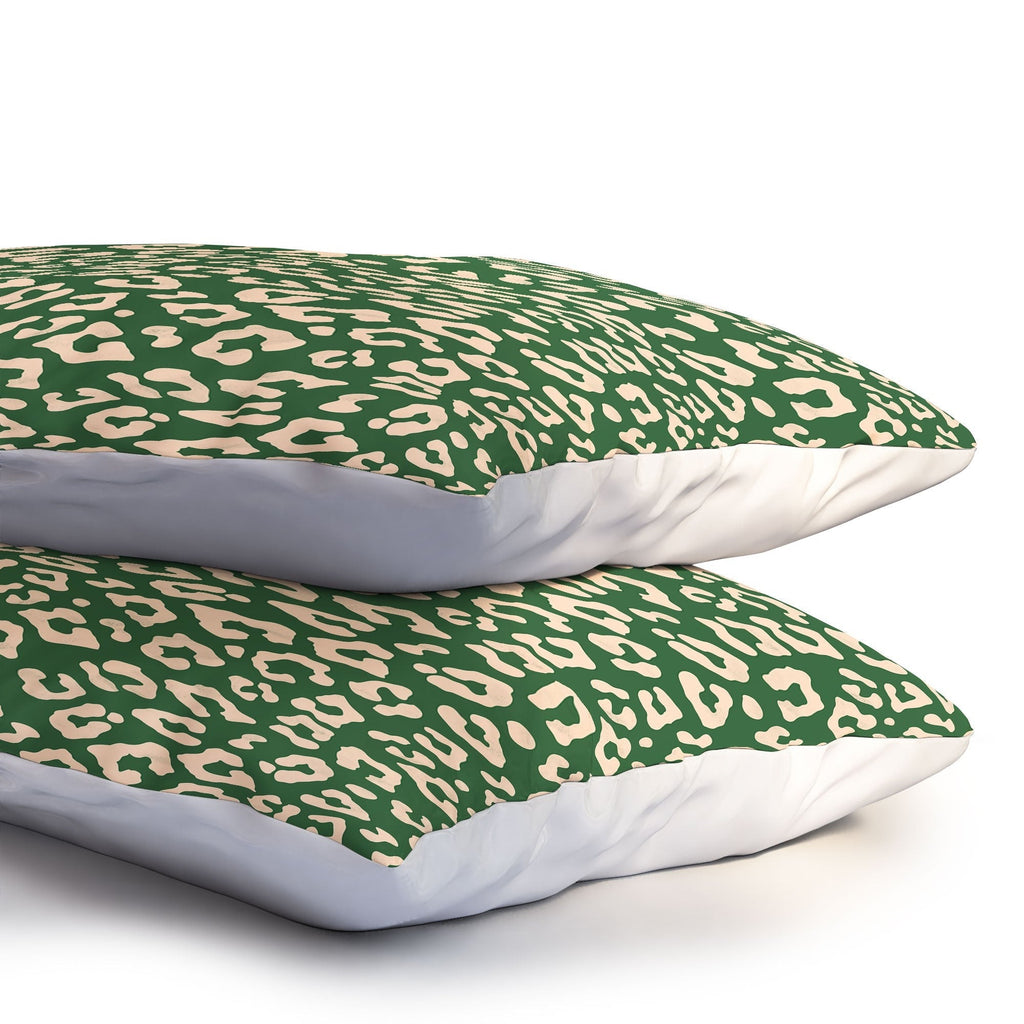Avenie BR Cheetah Print In Green Pillow Shams