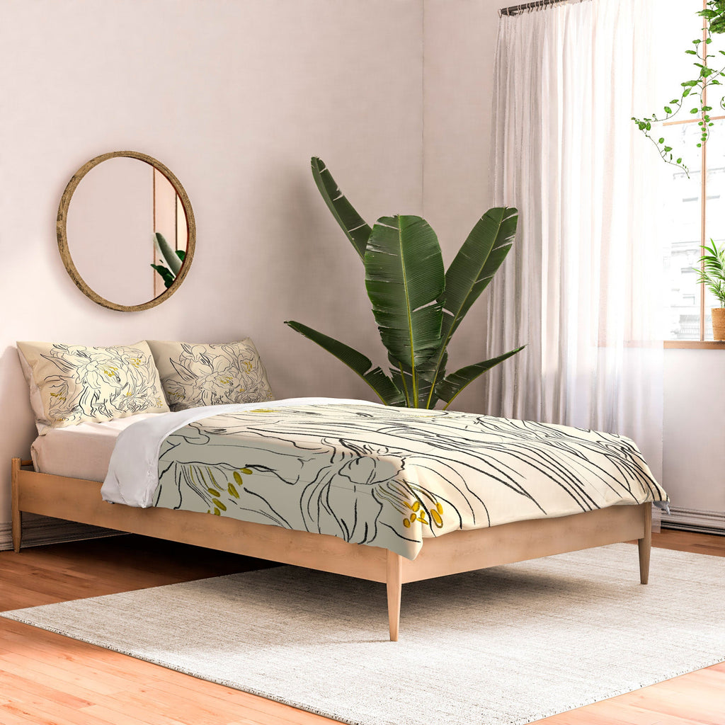 ThingDesign Minimalist Garden flowers Comforter