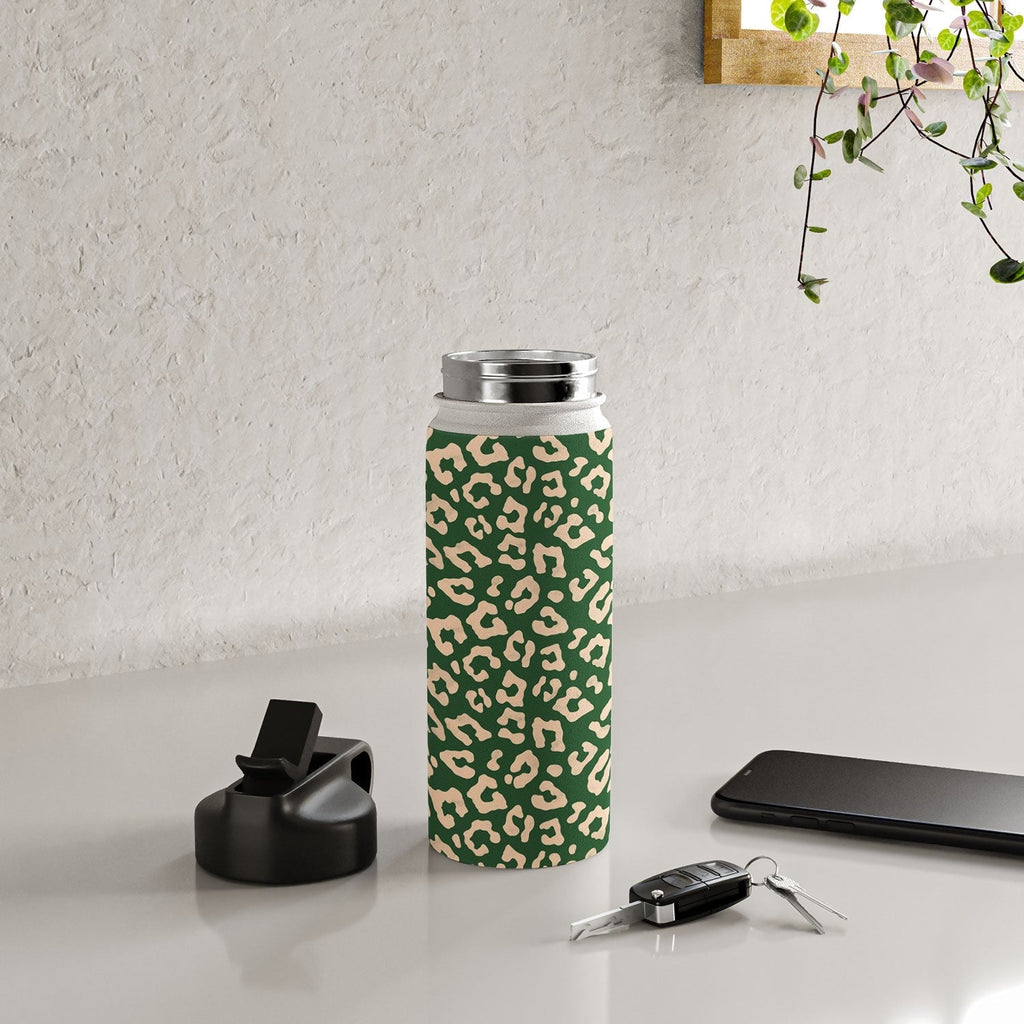 Avenie BR Cheetah Print In Green Water Bottle