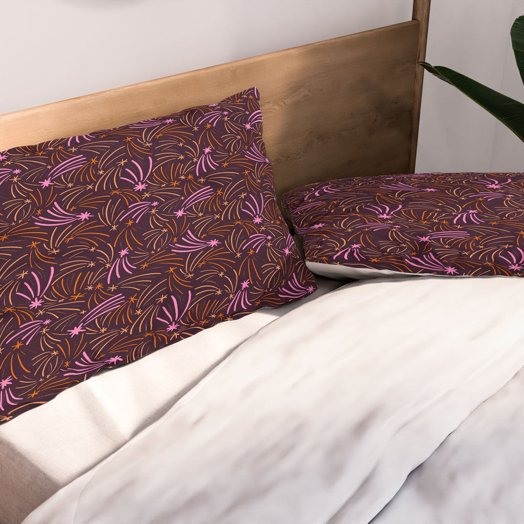 Little Om Pattern Shooting Stars plum Pillow Shams