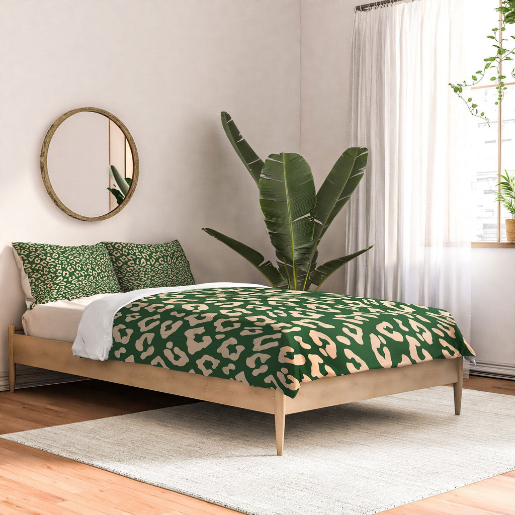 Avenie BR Cheetah Print In Green Comforter