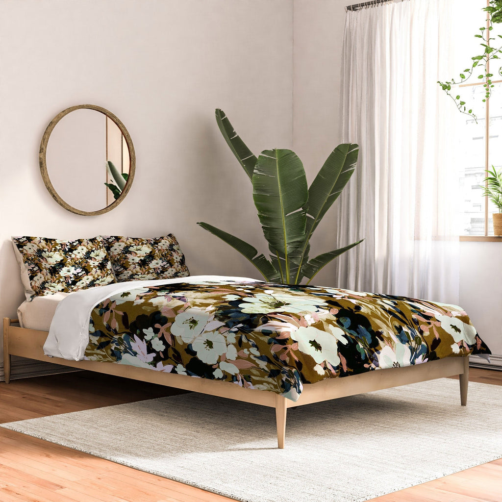Marta Barragan Camarasa Romantic Floral Fusion Comforter