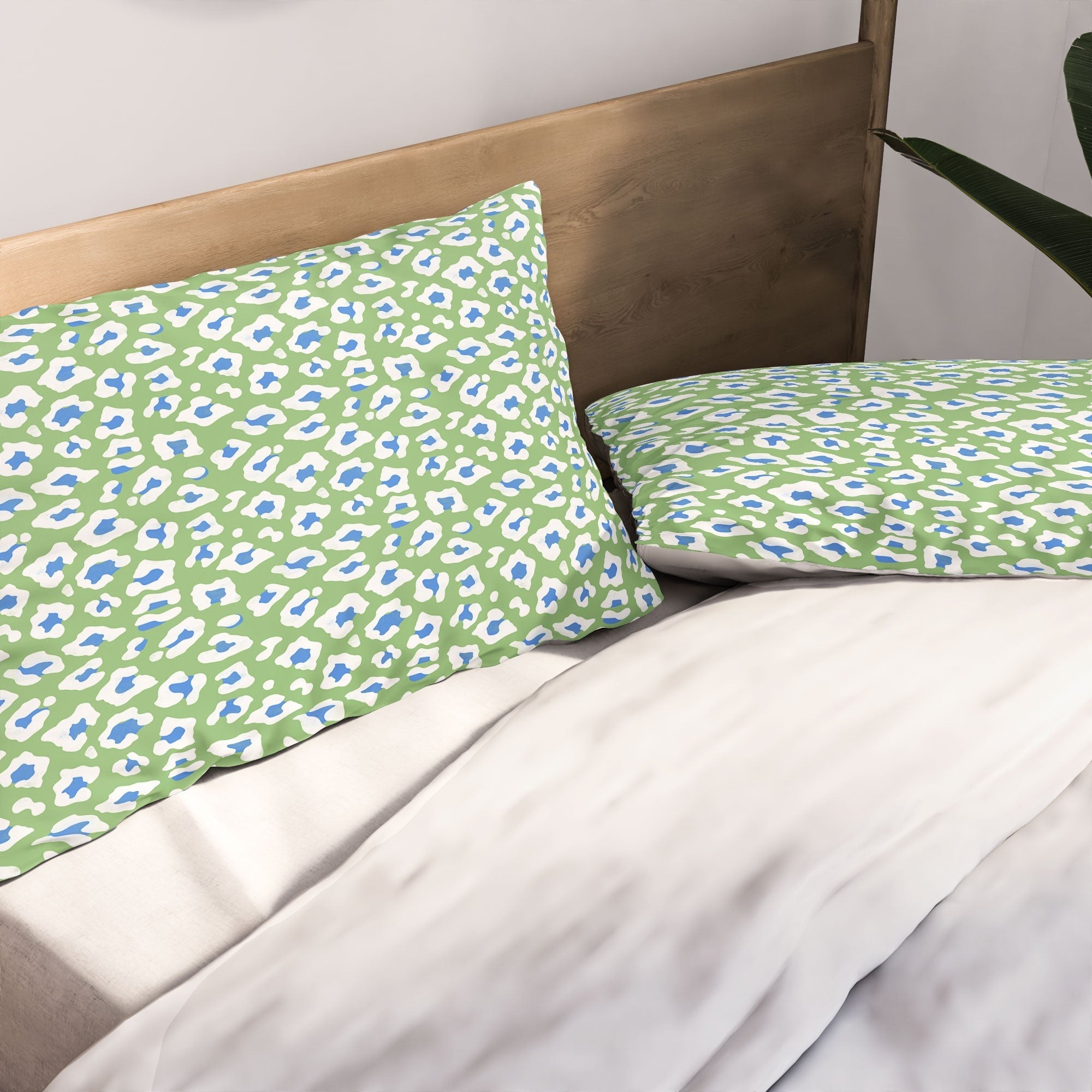 Avenie BR Cheetah Print Pillow Shams