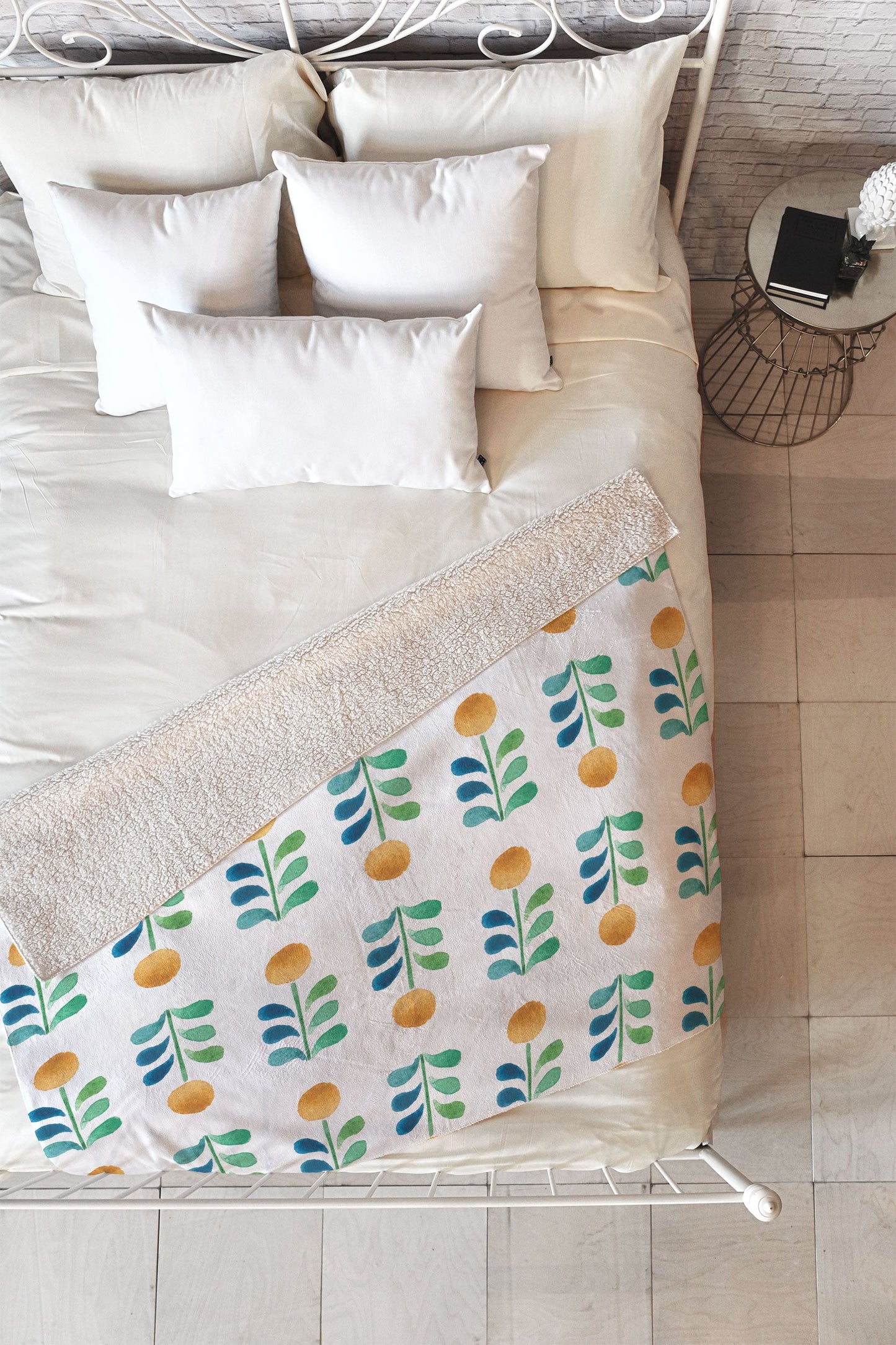 Wonder Forest Retro Blooms Fleece Throw Blanket