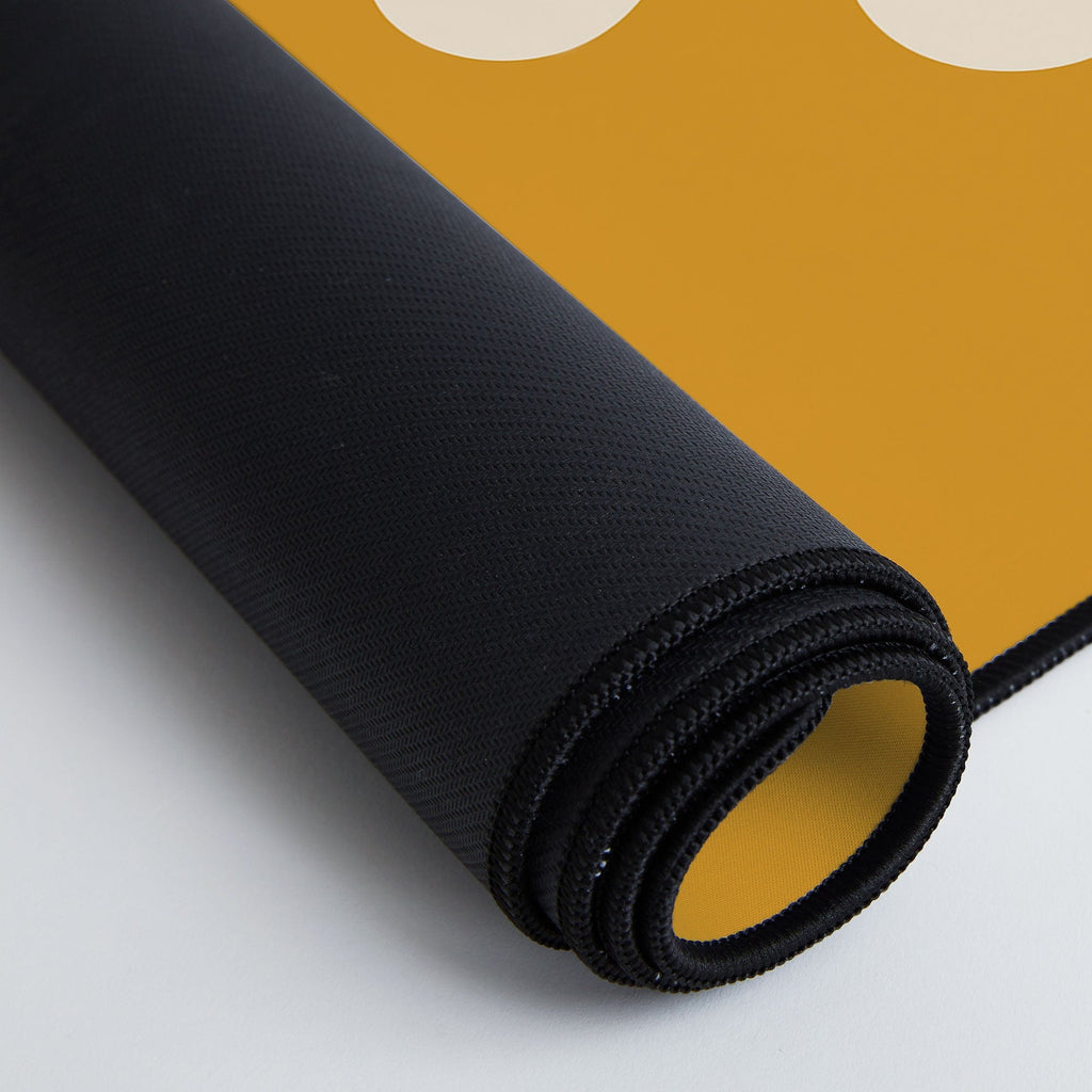 Colour Poems Retro Daisy XIX Desk Mat