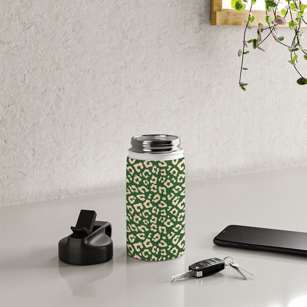 Avenie BR Cheetah Print In Green Water Bottle